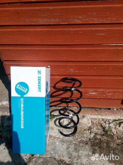 Пружина передняя
