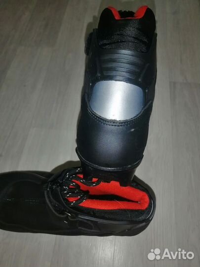 Лыжные ботинки