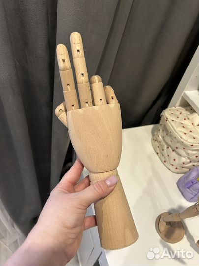 Деревянная рука IKEA и человечек