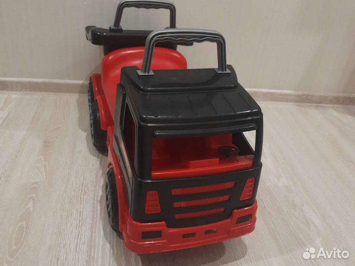 Машинка каталка толокар