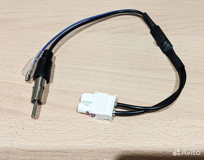 Антенный переходник Volkswagen с питанием