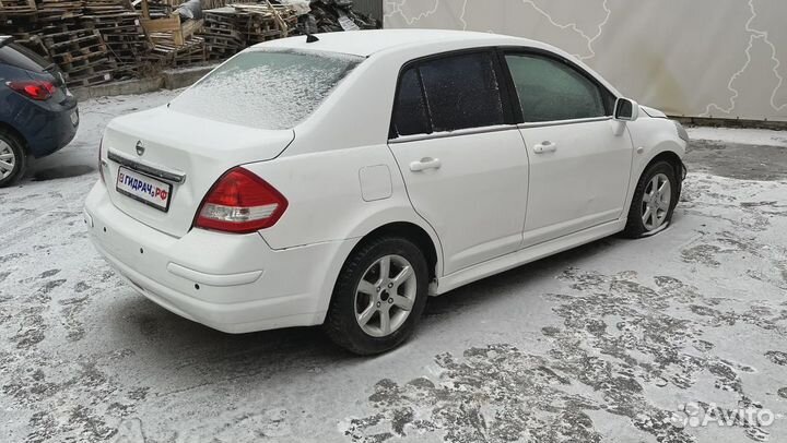 Корпус воздушного фильтра Nissan Tiida (C11) 16528-ED500