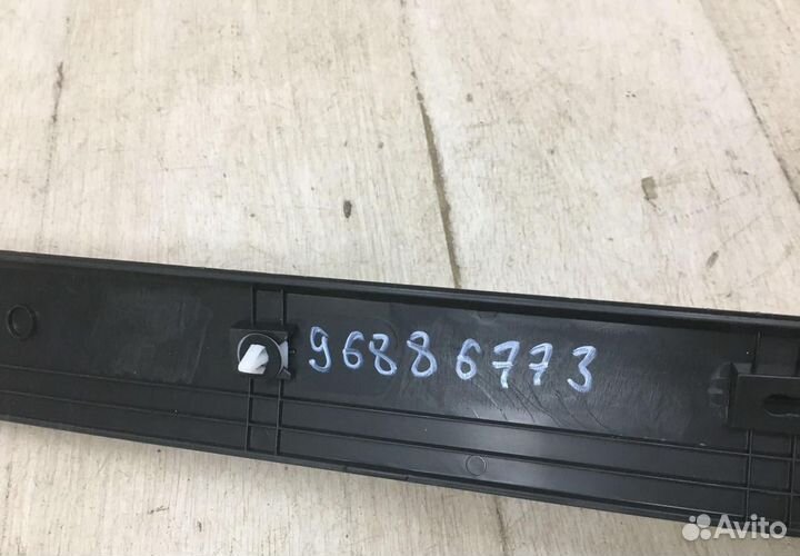 Молдинг на дверь левый передний Chevrolet Orlando 2012 OEM 96886773.95273451