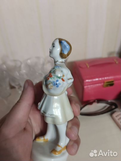 Статуэтка фарфор