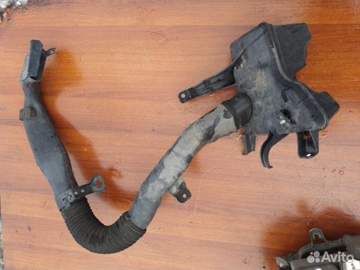 Корпус воздушного фильтра Toyota Sai AZC10 2azfxe