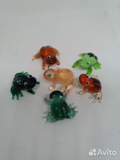 Фигурки из цветного стекла