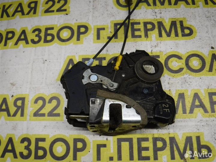 Замок двери передней правой Toyota Corolla (E150)