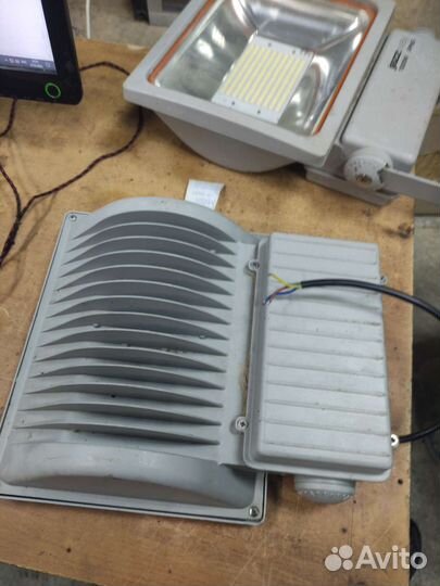 Светодиодный прожектор 100ват 220волт