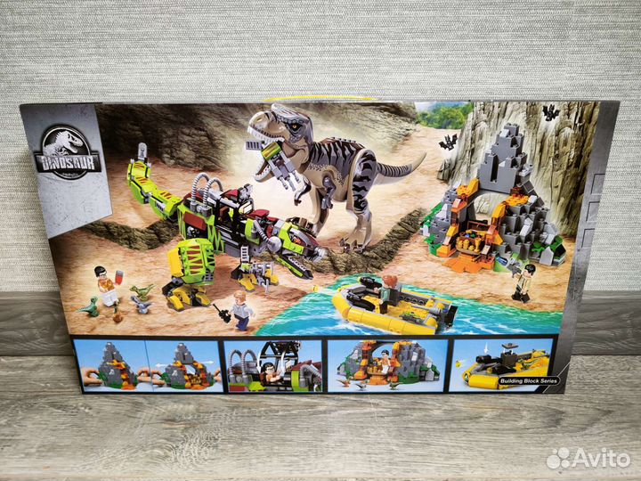 Конструктор Бой тираннозавра и робота-динозавра