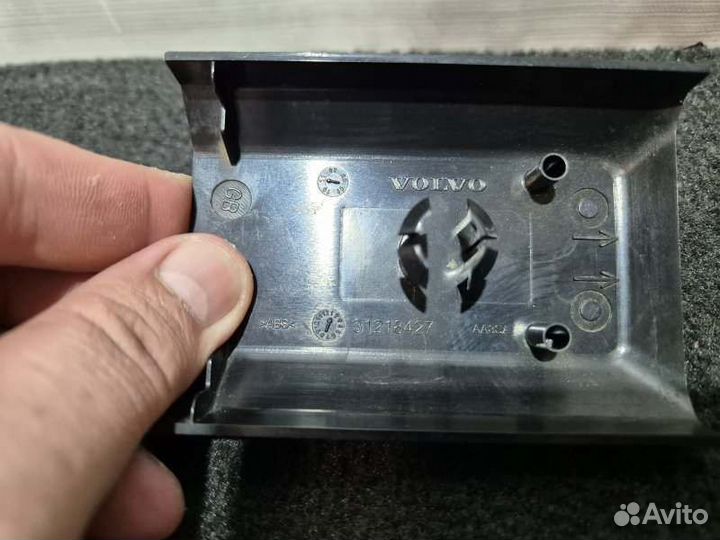 Крышка петли пятой двери Volvo V70 универсал