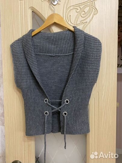 Жилетка женская вязаная
