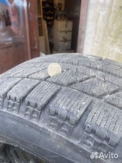 Bridgestone Blizzak VRX 215/65 R16 98S