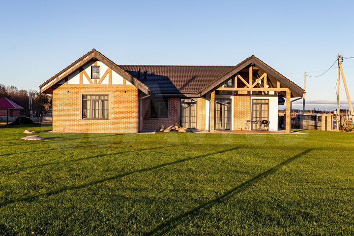 Дом 212 м² на участке 15 сот.