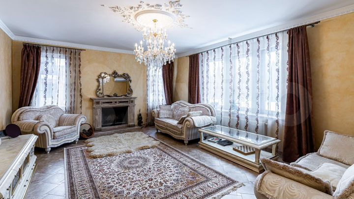 Дом 650 м² на участке 20 сот.