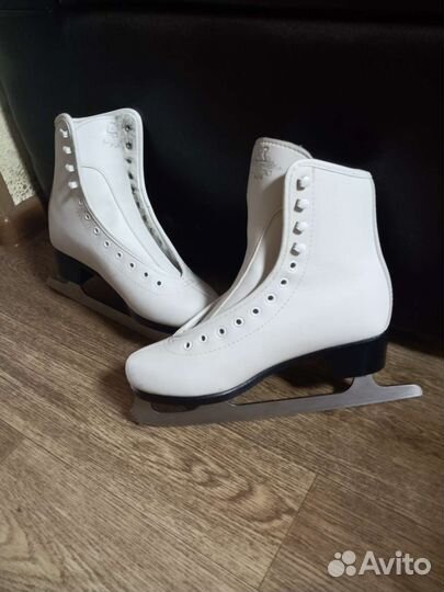 Коньки фигурные р. 37