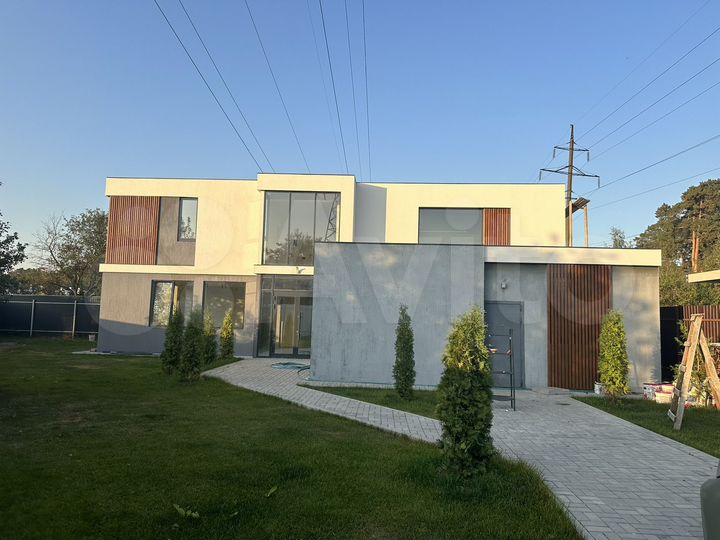 Коттедж 223 м² на участке 7 сот.