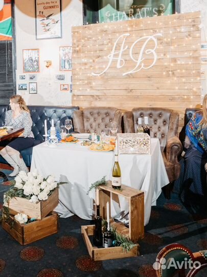 Оформление в стиле рустик. Фотозона деревянная