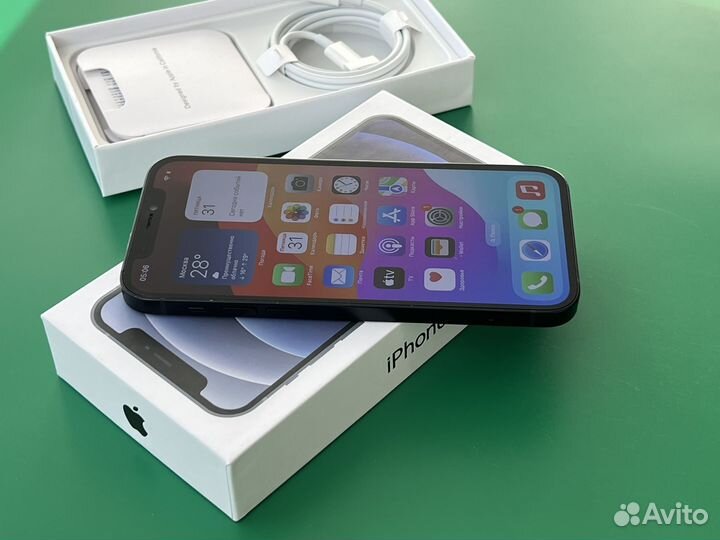 iPhone 12, 64 ГБ