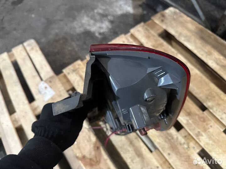 Фонарь левый задний Hyundai H-1 Grand Starex