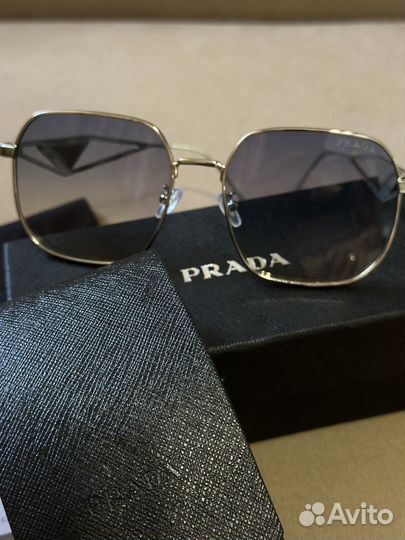 Солнцезащитные очки prada