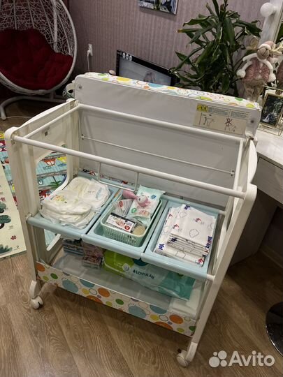 Столик для пеленания с подставкой для ванночки