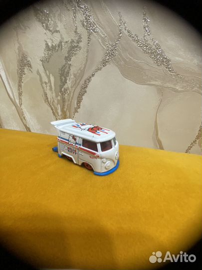 Машинка hot weels hello kitti