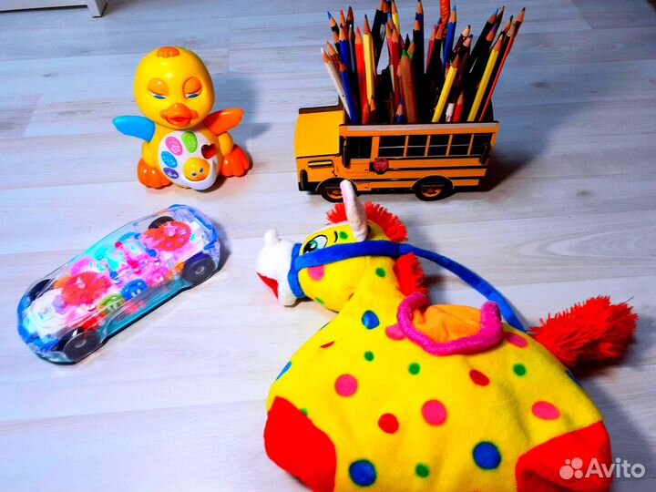Игрушки детские музыкальные, ездят, светятся пакет