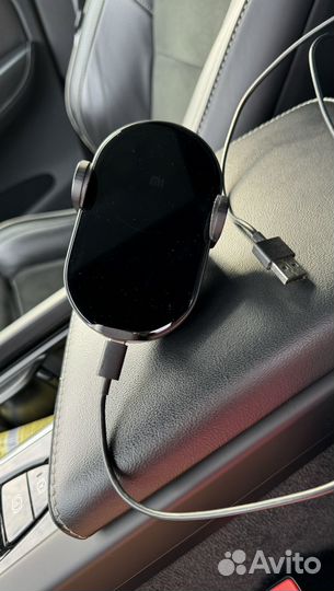 Автомобильный дeржaтeль Xiaomi с функцией зарядки