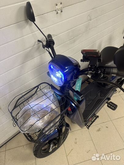 Новый в наличии в перми электроскутер 450w