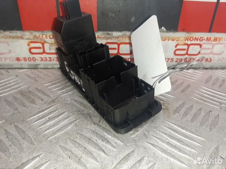 Кнопка (выключатель) Mitsubishi Carisma рест. 2002