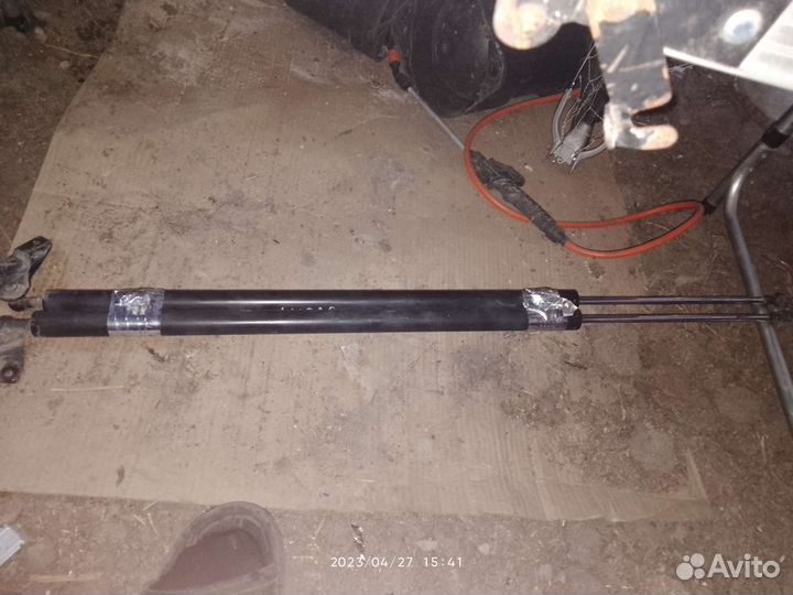 Амортизатор крышки багажника Хонда степ wagon