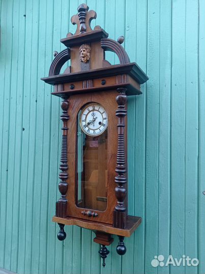 Настенные старинные часы с боем