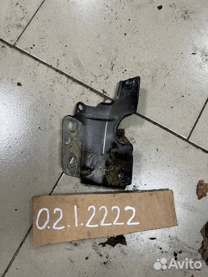 Кронштейн крепления крыла Mercedes W222