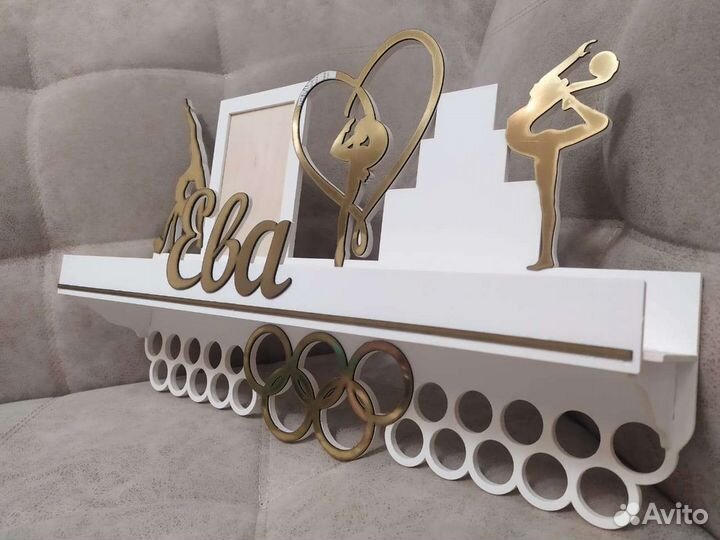 Медальница с полкой