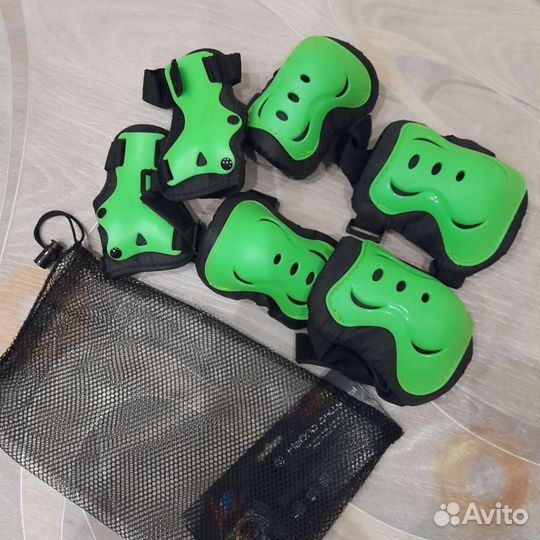 Роликовые коньки