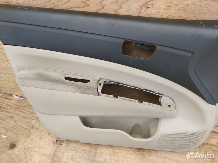 Обшивка двери передней левой Toyota Prius 2 NHW20
