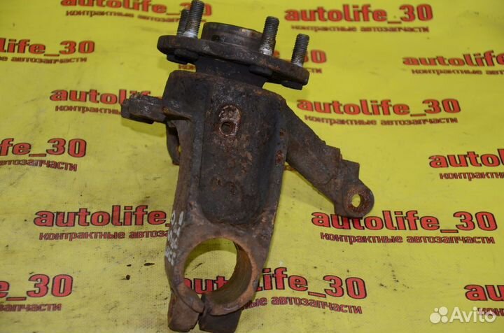 Поворотный кулак передний правый Ford Focus 2