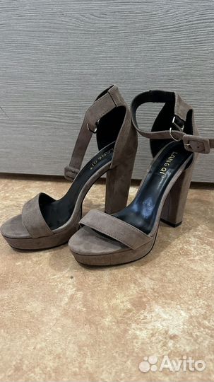 Босоножки на высоком каблуке