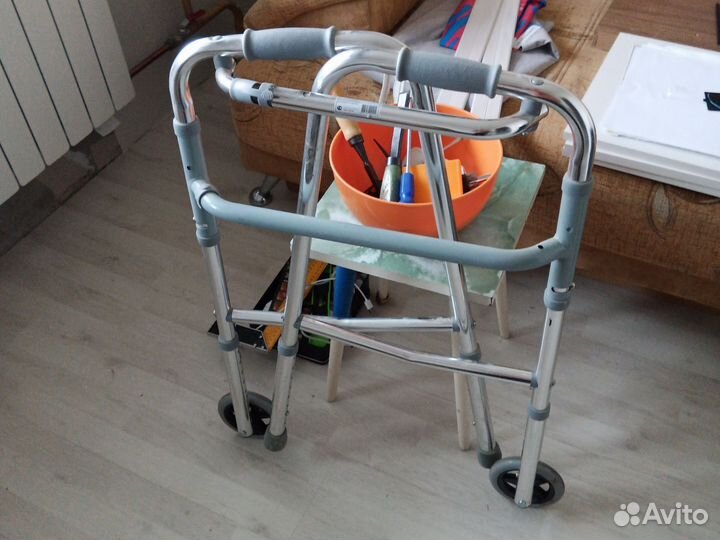 Ходунки для взрослых на колесах