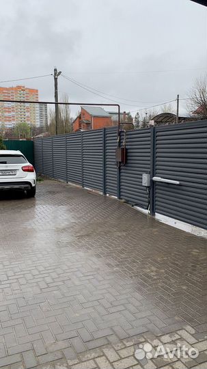 Заборы жалюзи металлические