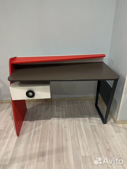 Детский стол для учебы