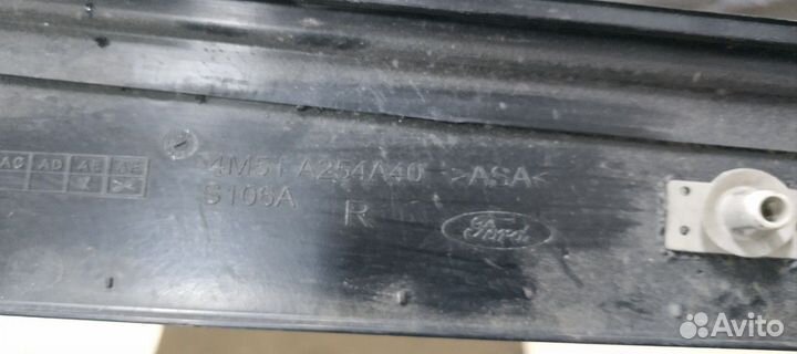 Накладка двери правая Ford Focus