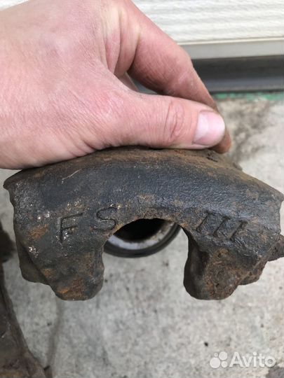 Суппорт передний FS3 Volkswagen Golf 4 1.4i 2001г