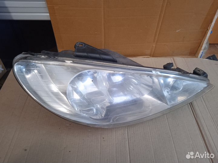 Фара правая Peugeot 206