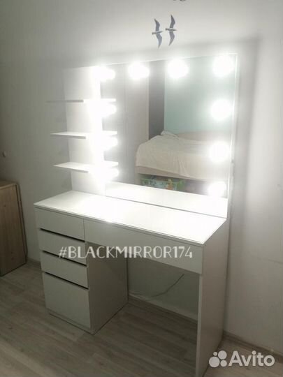 Гримёрка с безрамным зеркалом + полочки