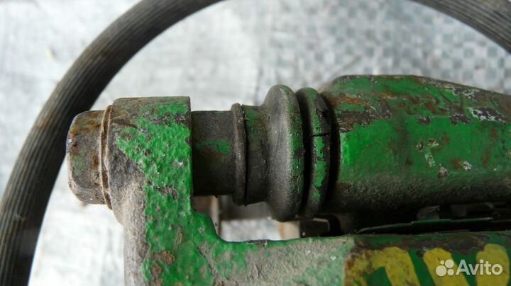 Суппорт тормозной пер левый Toyota Corolla IX