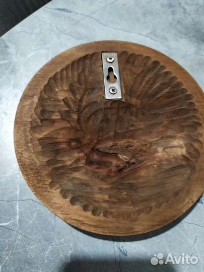 Резное панно из дерева