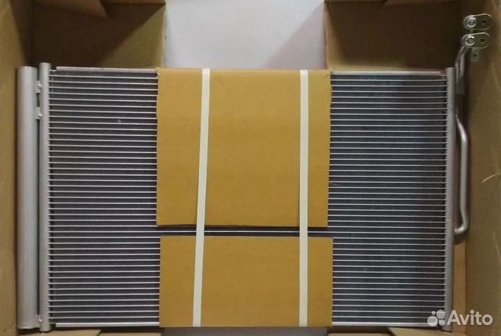 Радиатор кондиционера VW Touareg 7p0820411a