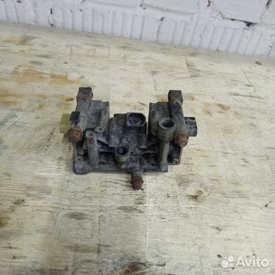 Блок клапанов подвески Land Rover Range Rover L322