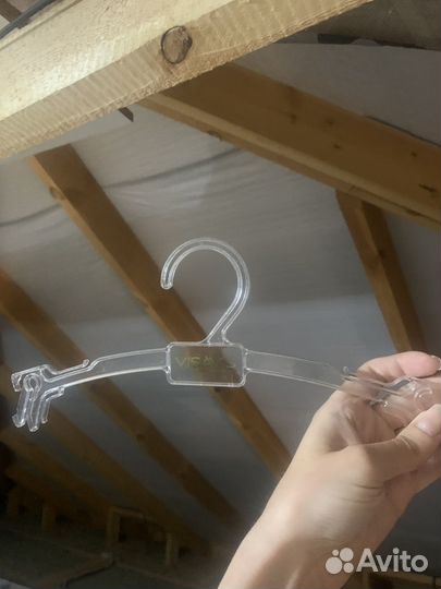 3 коробки вешалок